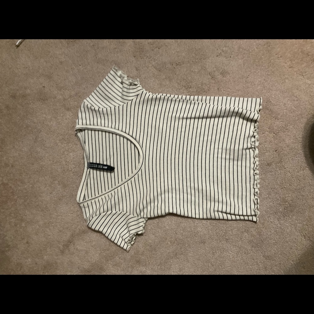 Design Lab white and black striped frilly sleeve top. Large.